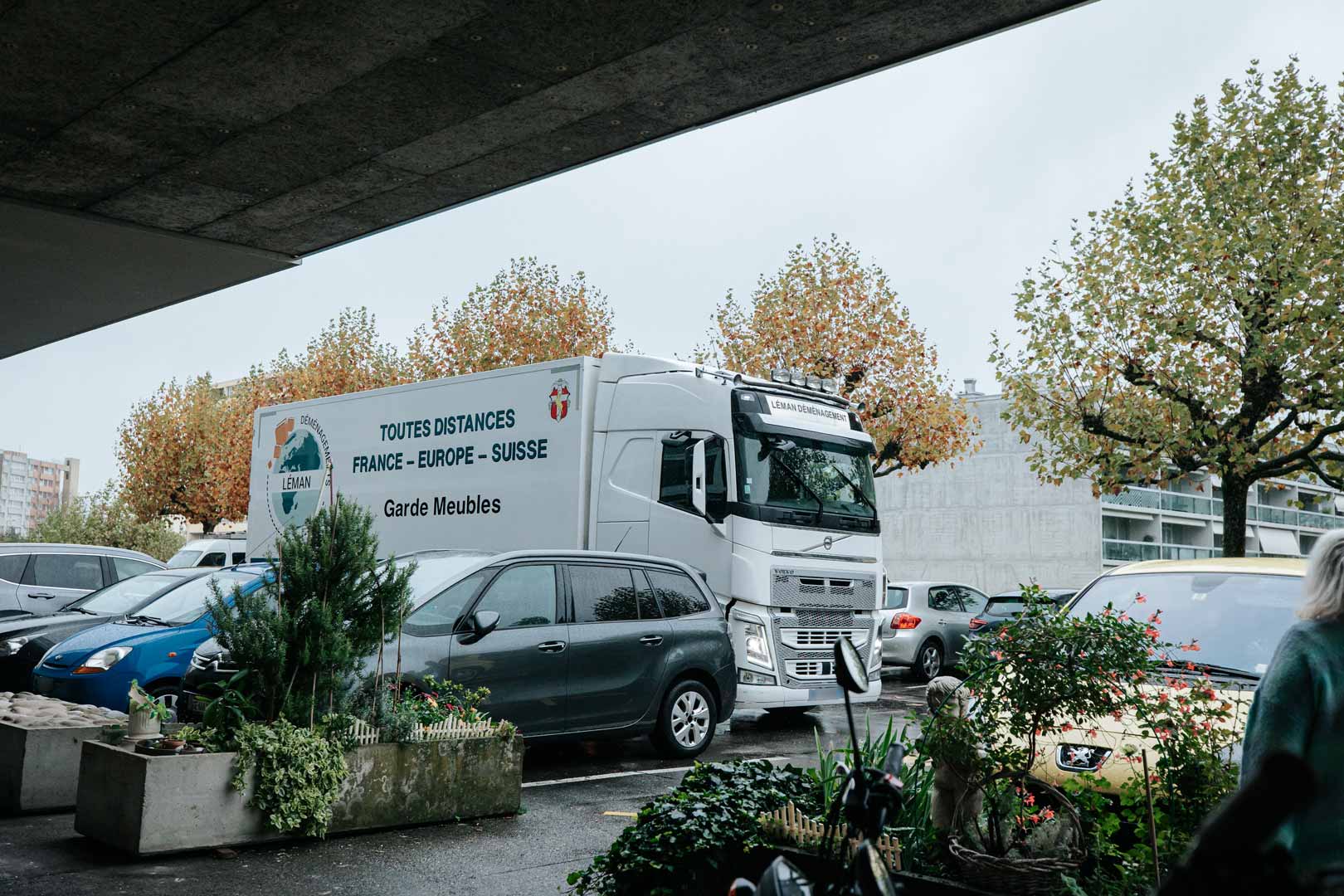 Véhicule de déménagement de l'entreprise Léman déménagements à Bons-en-Chablais