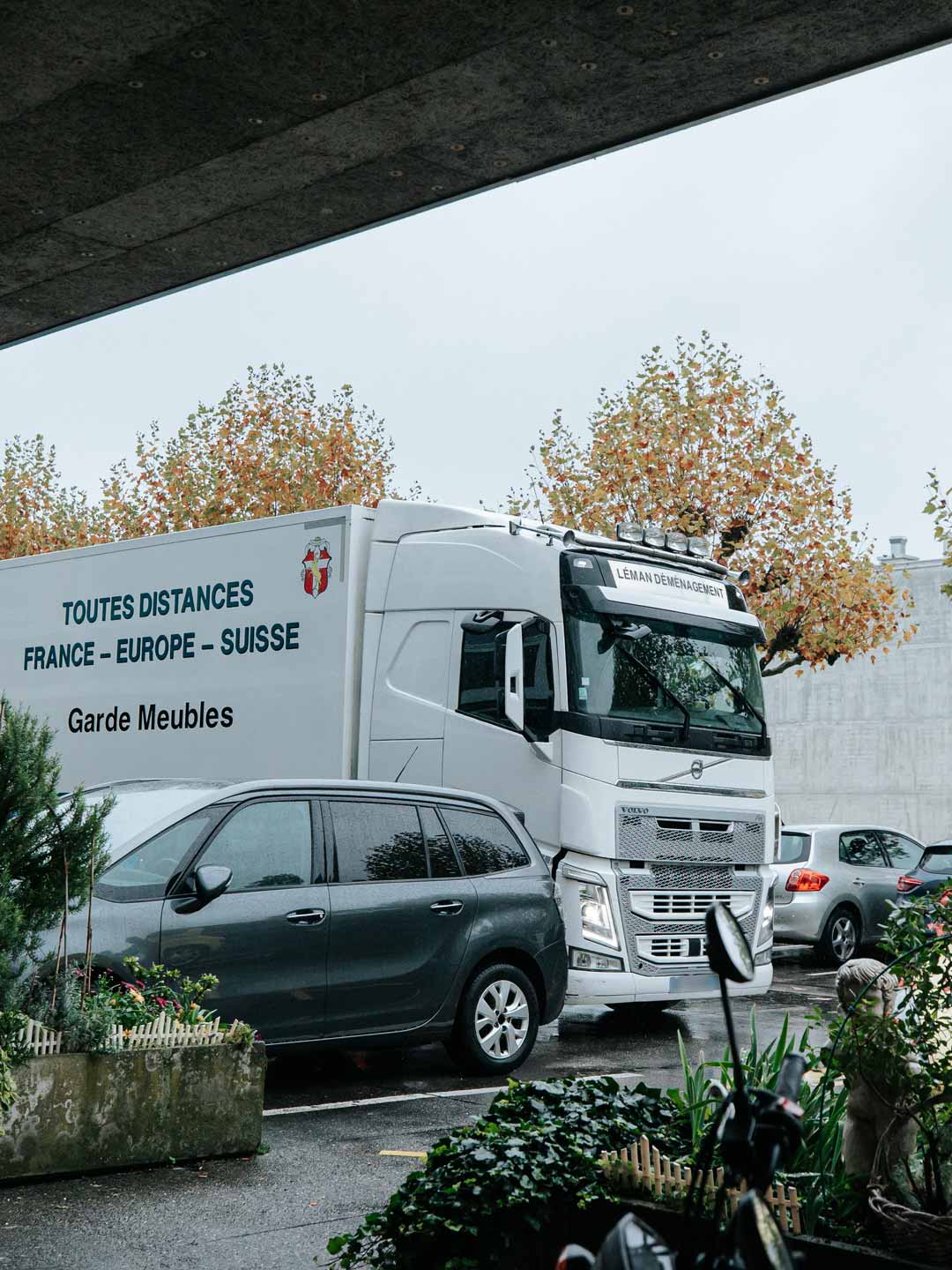 Véhicule de déménagement de l'entreprise Léman déménagements à Bons-en-Chablais